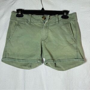 American Eagle Outfitters Green Stretch Midi Shorts Womens Size‎ 2